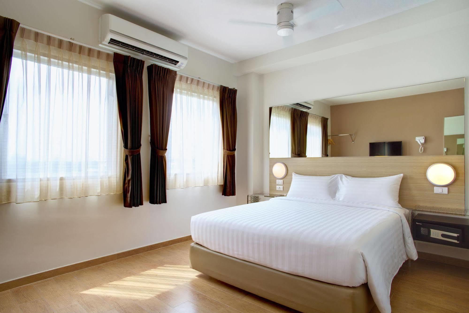 Red Planet Phuket Patong - Sha Extra Plus Exterior photo