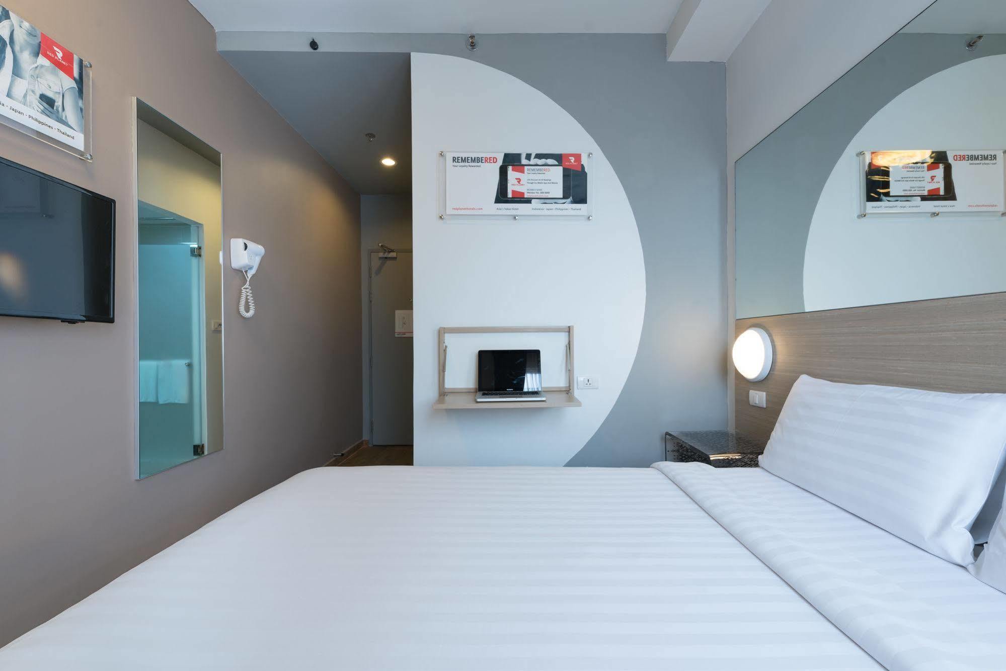 Red Planet Phuket Patong - Sha Extra Plus Exterior photo