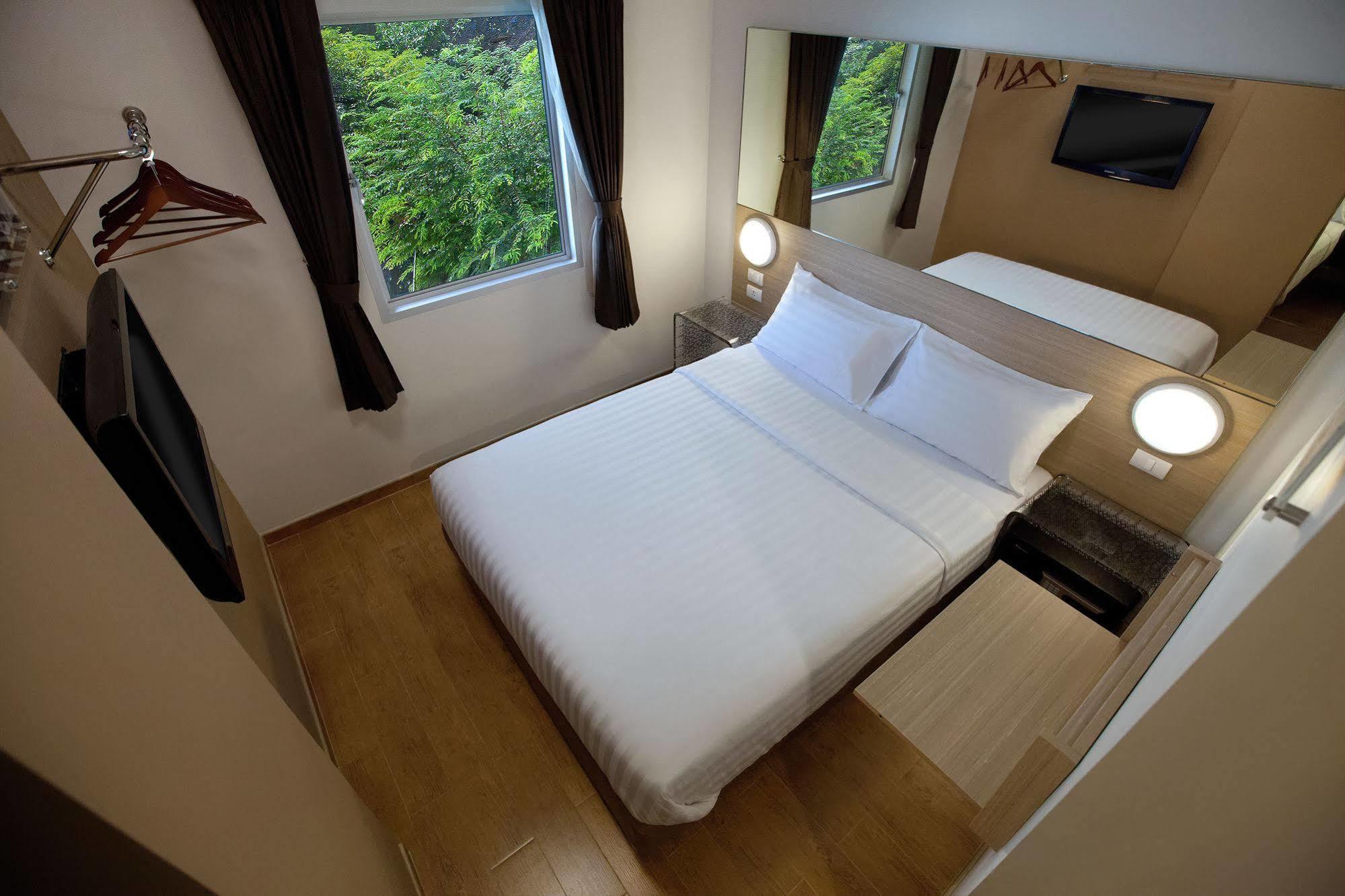 Red Planet Phuket Patong - Sha Extra Plus Exterior photo
